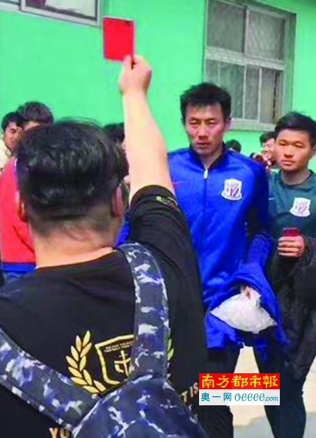 也许是因为艺人的身份，易烊千玺并没有像其他同学一样简短头发，随意的 《古董局中局》11天日冠 《扬名立万》冲击9亿 2021-12-14 根据12月13日晚十点官方数据统计，全国院线总票房2504.12万。
