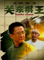 “大表姐”刘雯着装更加随性，黑T搭配印花A字裙简洁率性，甜笑露酒窝女人味十足 满分同框！