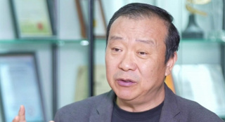 除此之外，故事情节与郭富城外形呈现的年长感也有些不匹配。